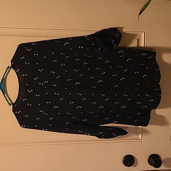 Top - Picture 2 of 4